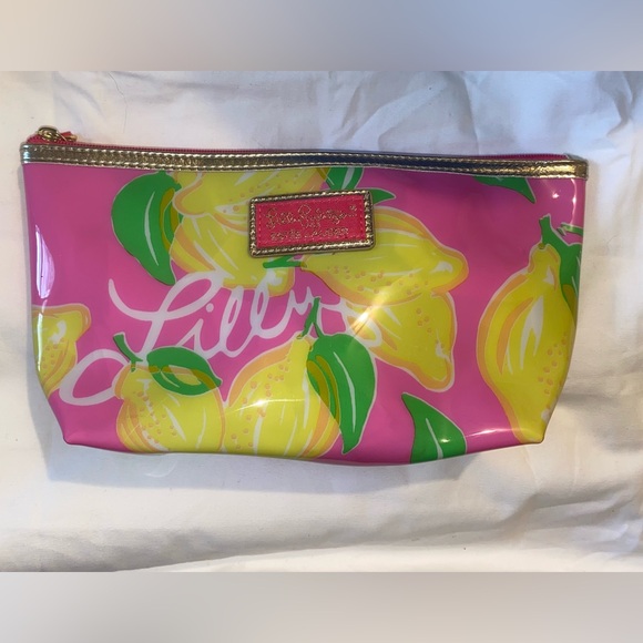 Lilly Pulitzer Handbags - Lilly Pulitzer for Estée Lauder makeup bag pink with lemons NWOT